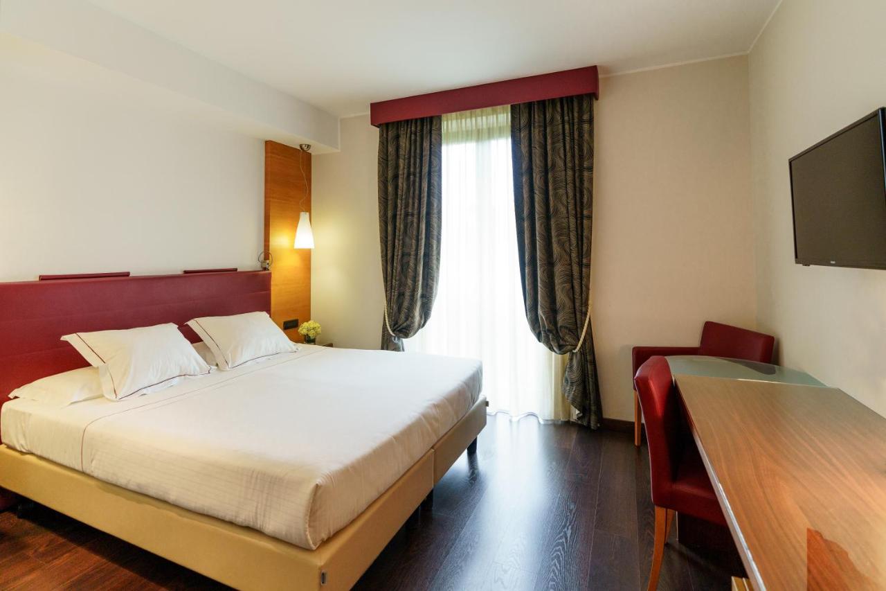 Red's Redaelli Hotel Barzanò Esterno foto