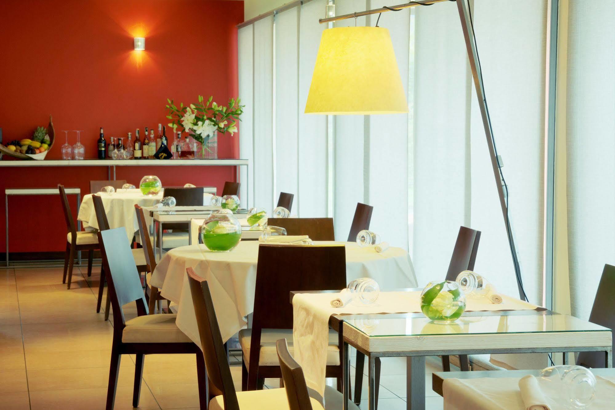 Red's Redaelli Hotel Barzanò Esterno foto